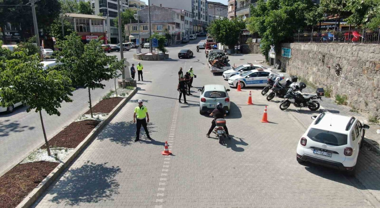 Ayvacıkta trafik ve asayiş uygulaması
