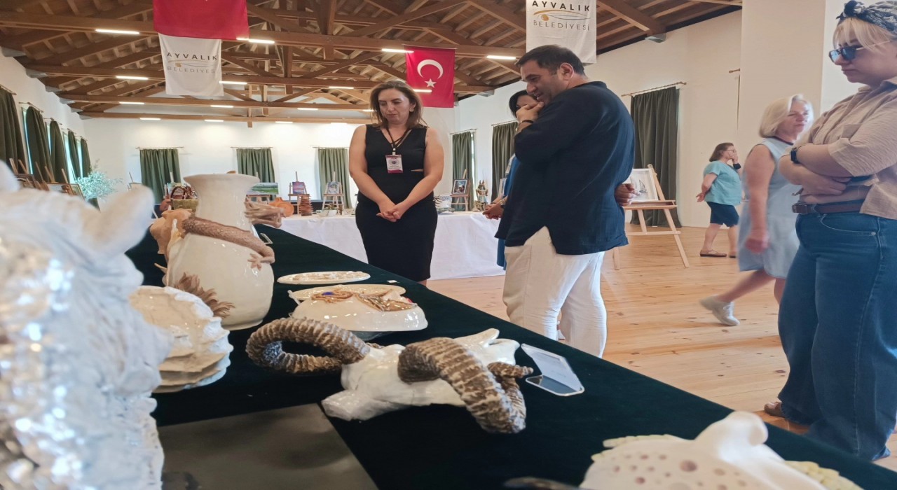 Ayvalık HEMin sene sonu sergisi büyüledi