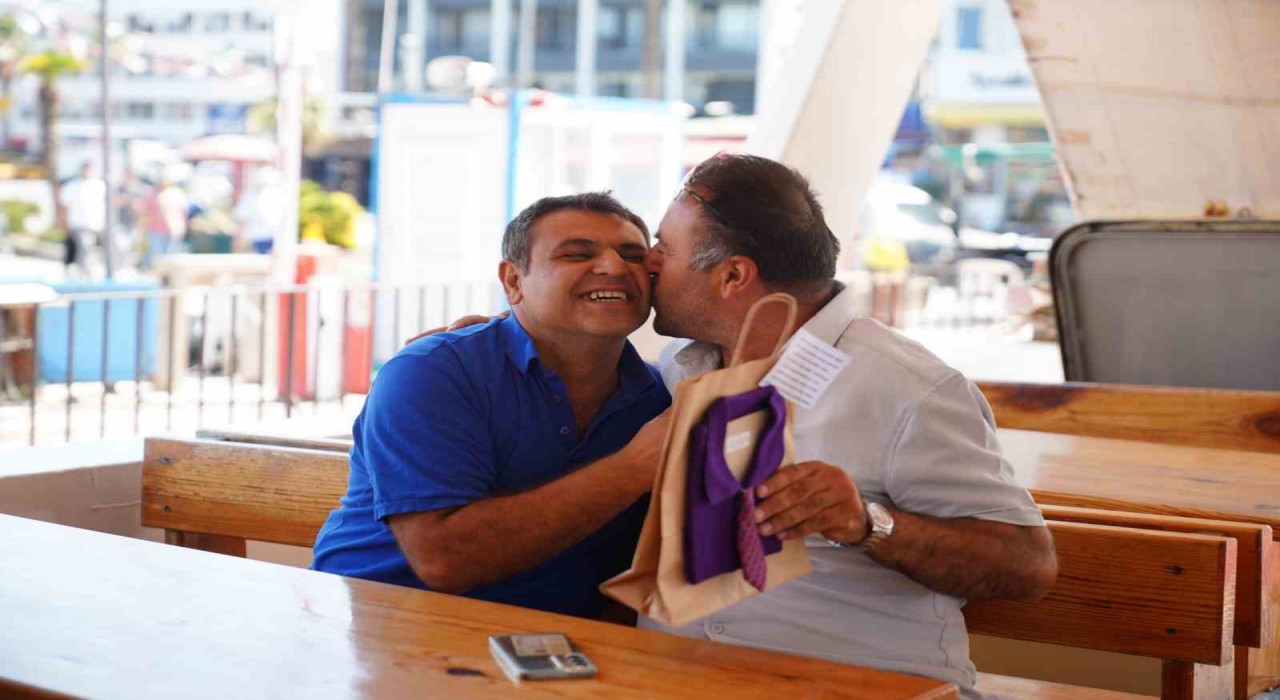 Ayvalıkta özel çocuklardan babalarına anlamlı sürpriz