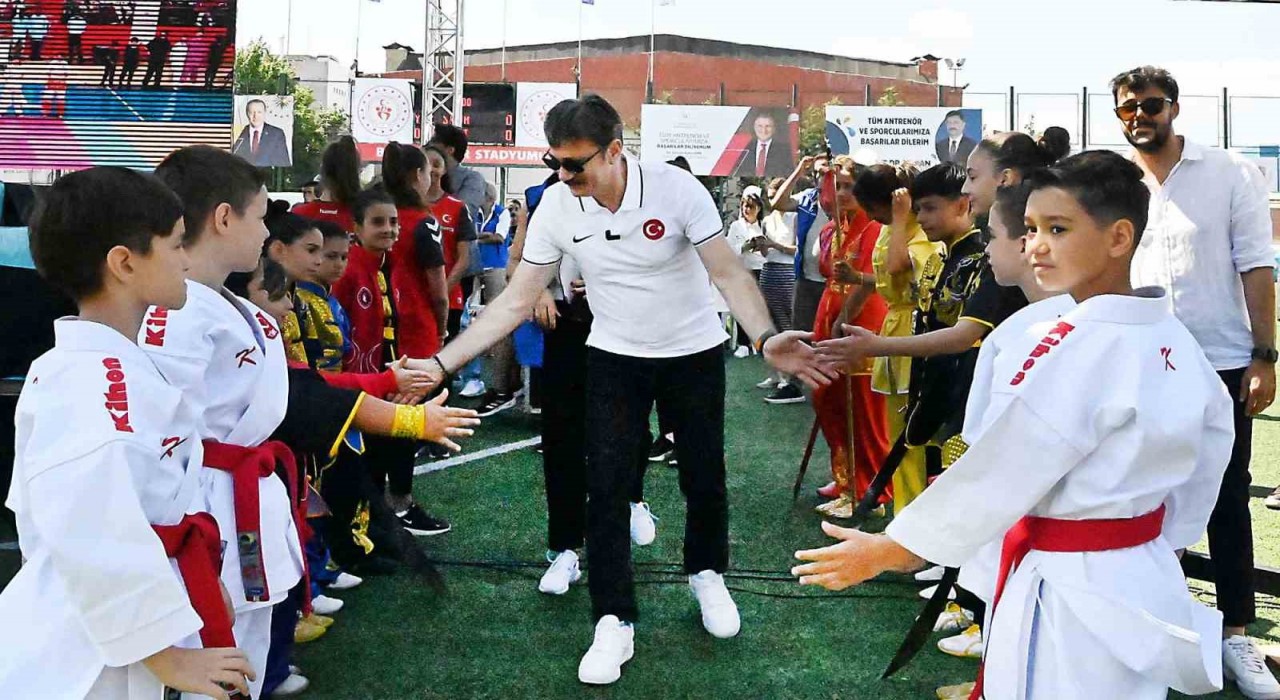 Bahçelievler Stadyumunda GSB Spor Okulları açılış töreni gerçekleştirdi