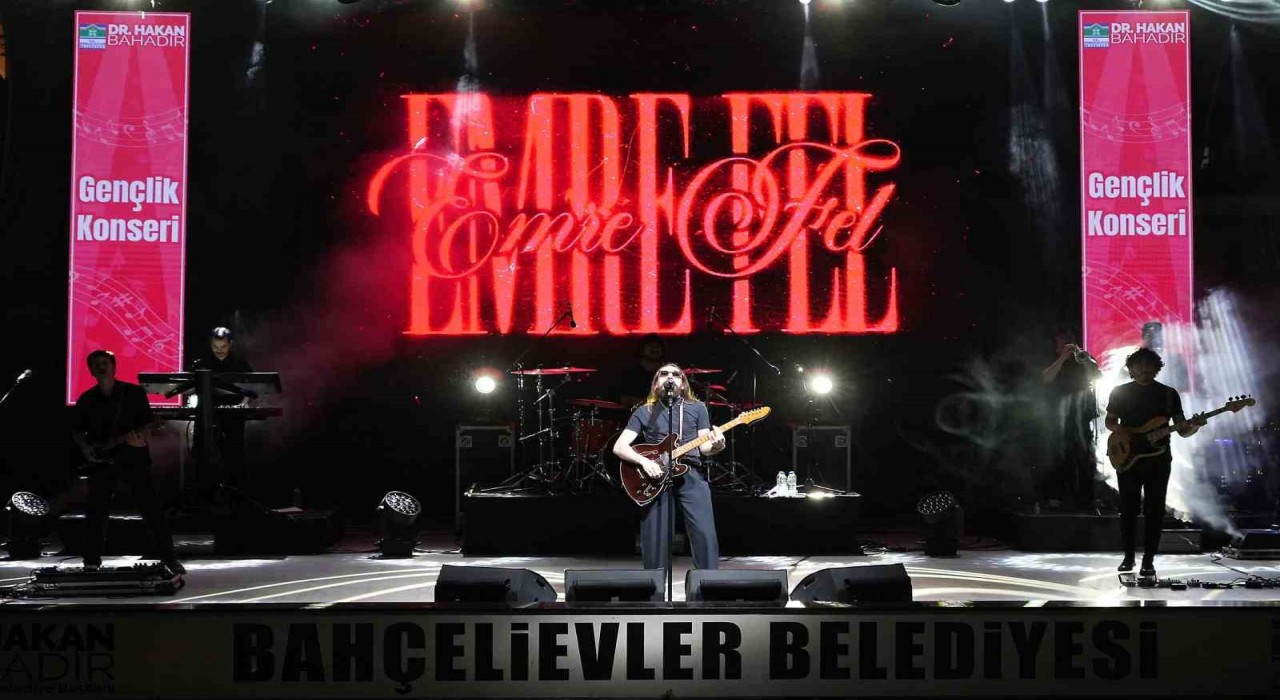 Bahçelievlerde gençler YKS sonrası Emre Fel konseri ile coştu