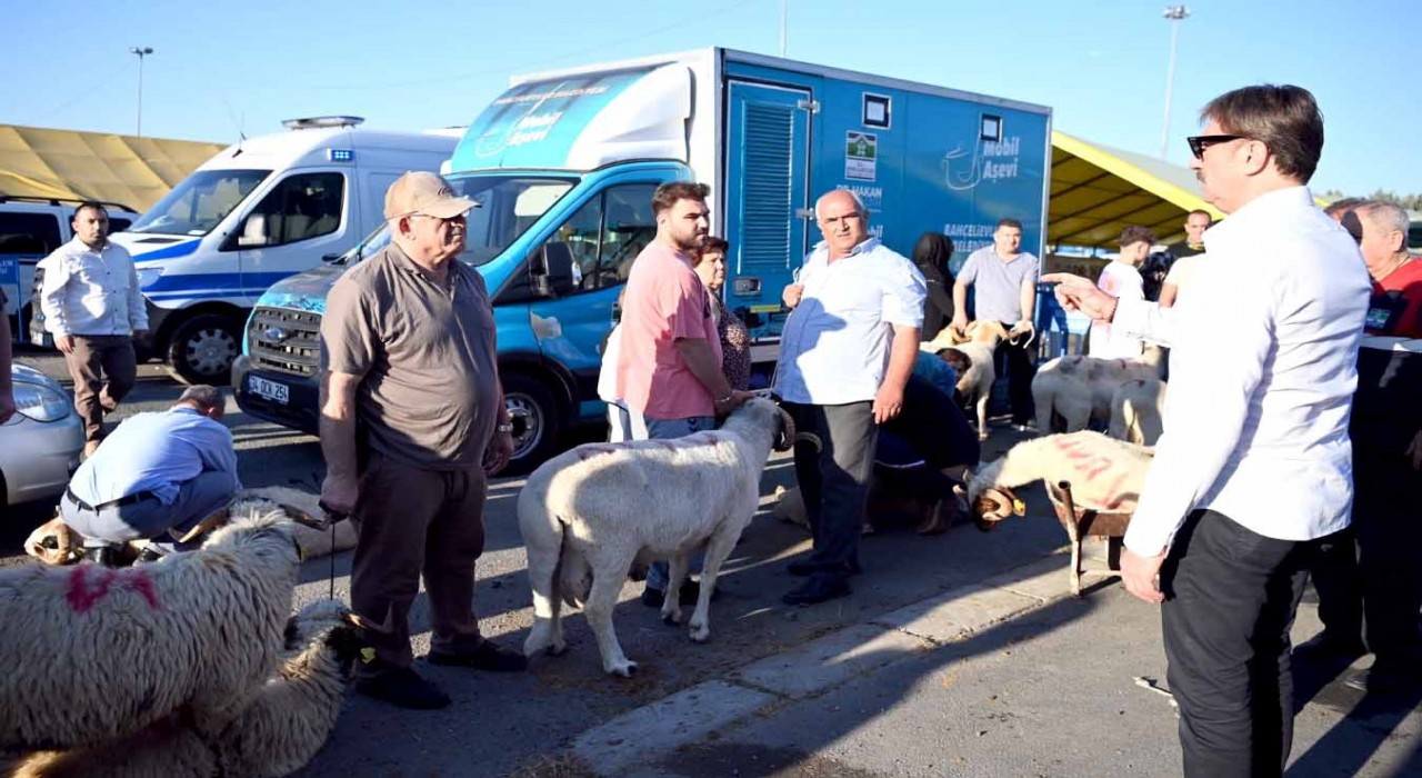 Bahçelievlerde kurban pazarı yoğunluğu