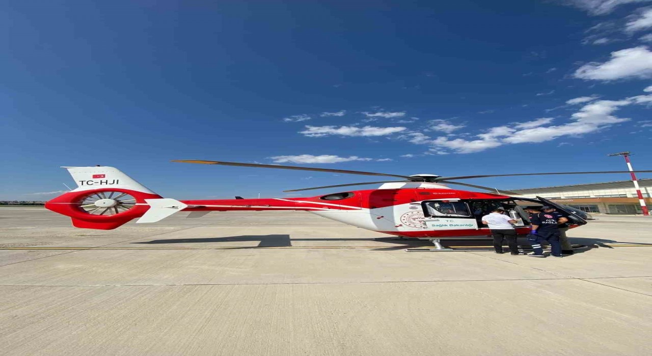 Bahçesarayda 17 yaşındaki hasta ambulans helikopterle Vana sevk edildi