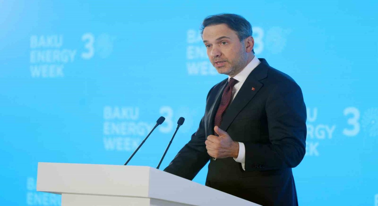 Bakan Bayraktar, Baküde 30. Uluslararası Hazar Petrol ve Doğalgaz Fuarına katıldı