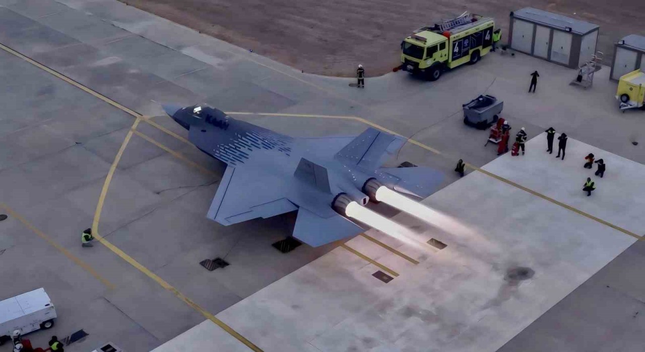 Bakan Bolat: Milli muharip uçağımız KAANın Endonezyaya kanat açıyor olmasından gurur duyuyoruz