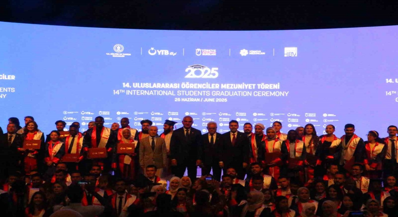 Bakan Ersoy: ‘Ben Türkiye Mezunuyum dediğinizde, sıcak bir tebessüm göreceksiniz