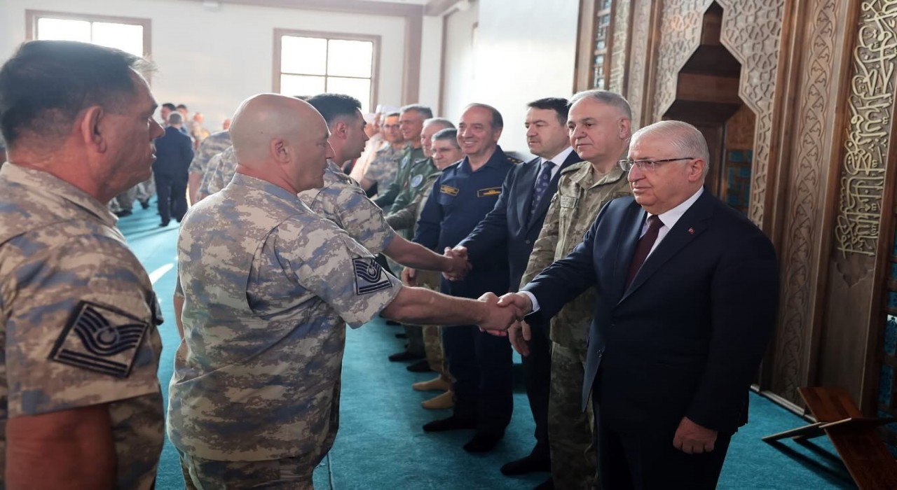 Bakan Güler, Kurban Bayramında Mehmetçikle bir araya geldi