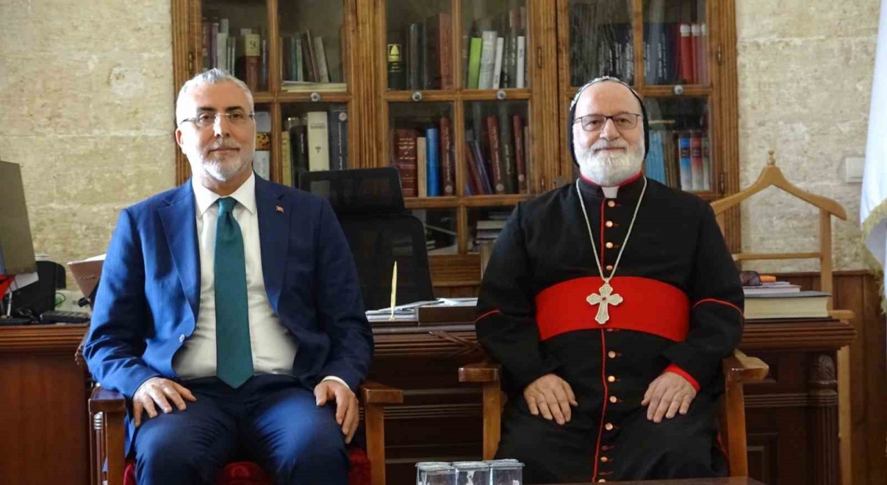 Bakan Işıkhan, Mardinde din temsilcileri ile bir araya geldi