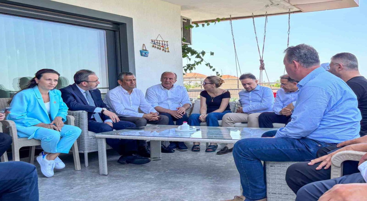 Bakan Kasapoğlundan merhum Başkan Zeyrekin ailesine taziye ziyareti