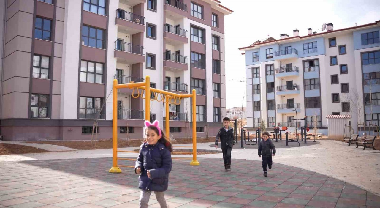 Bakan Kurum, Malatyada tamamlanan konutları paylaştı