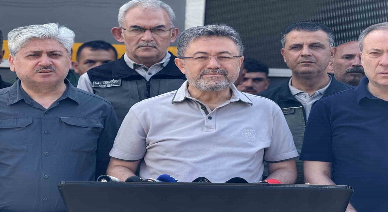 Bakan Yumaklı açıkladı: Yangının şu an itibariyle büyük ölçüde kontrol altına alındığını söylemek istiyorum
