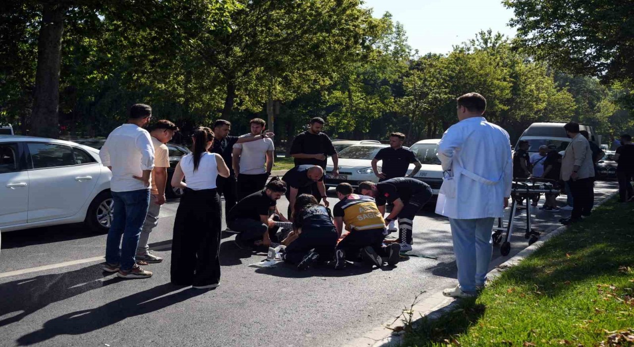 Bakırköy Sahil Yolunda yaşlı adama araç çarptı