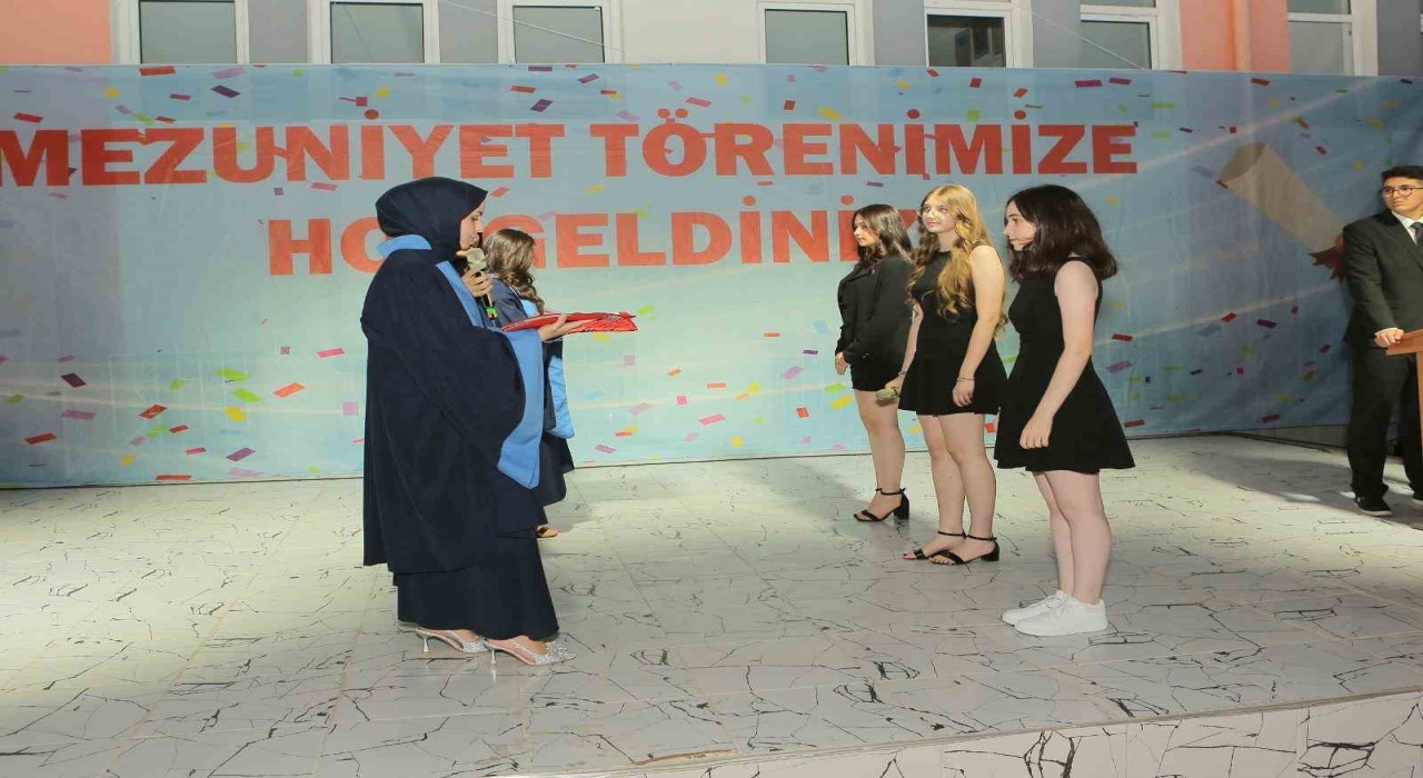 Balıkesir FEKALde mezuniyet sevinci