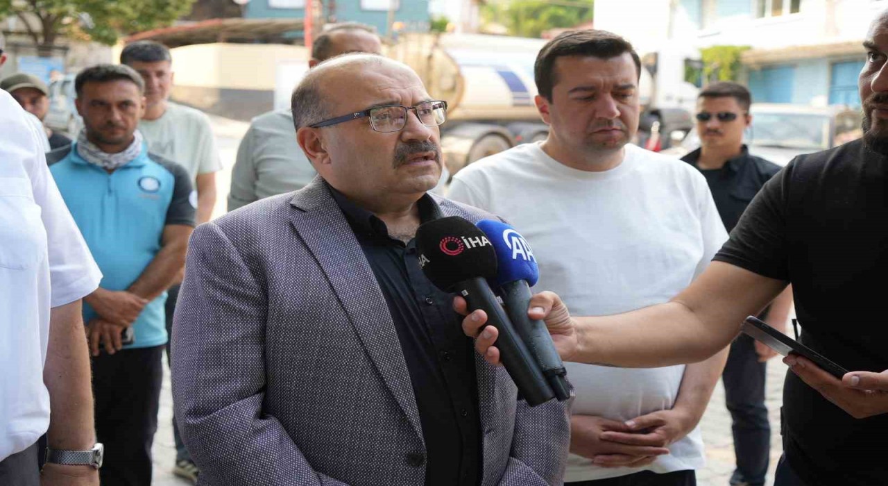Balıkesir Valisi Ustaoğlu: Üç ilçemizde 4 mahallede yangınlarla mücadelemiz sürüyor