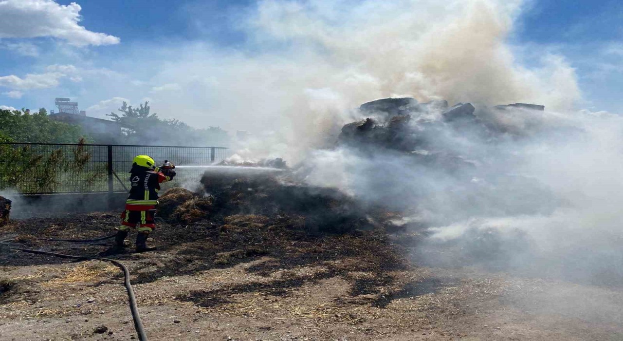 Balıkesirde 500 balya saman kül oldu