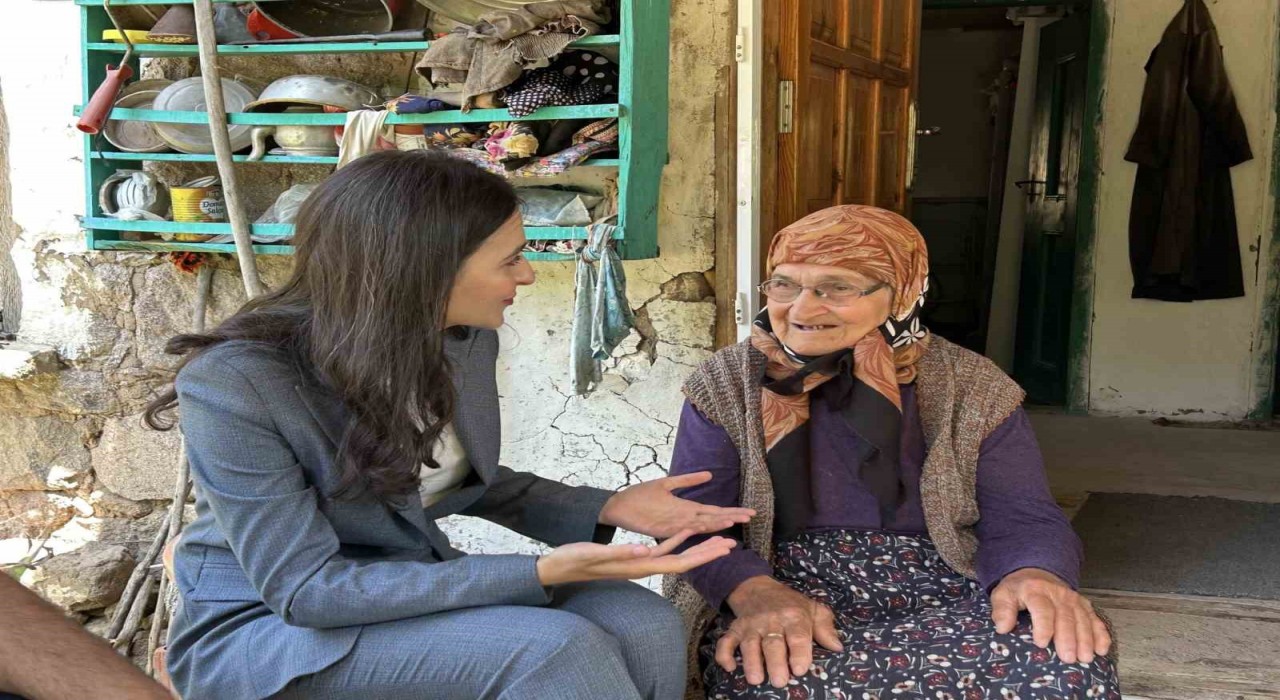 Balıkesirde 84 yaşındaki teyzenin kaymakam heyecanı