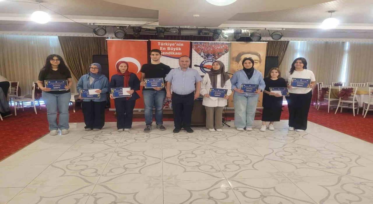 Balıkesirde öğrenciler önce okudu, sonra yazdı