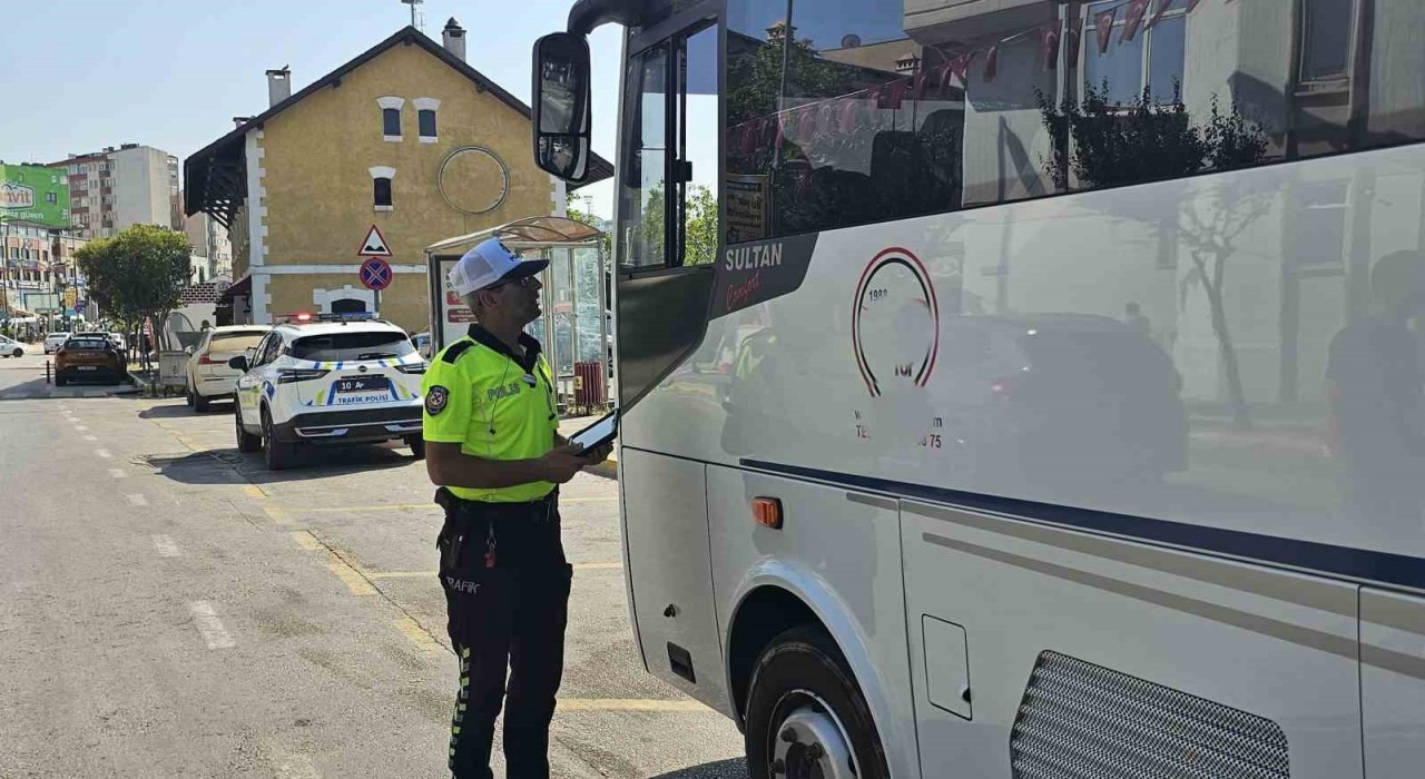 Bandırmada kurallara uymayan sürücülere ceza yağdı