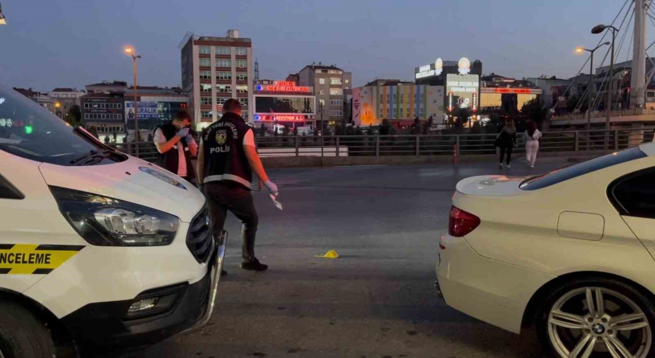 Başakşehirde alışveriş merkezi önünde silahlı saldırı: 1 yaralı
