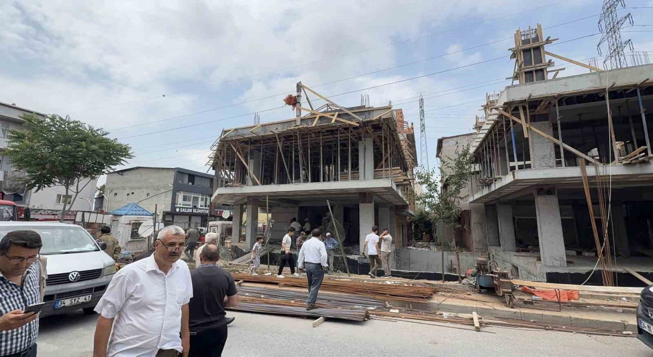 Başakşehirde bir inşaatın duvarı, işçinin üzerine devrildi