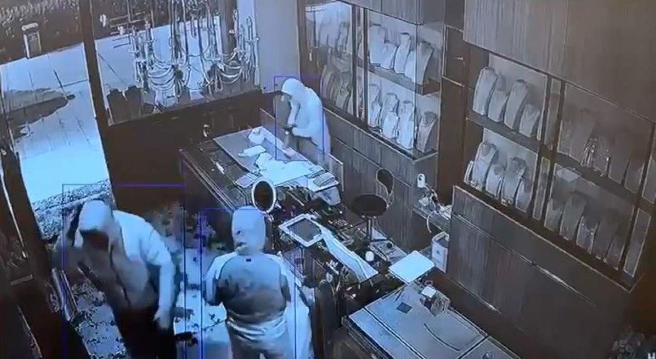 Başakşehirde film sahnelerini aratmayan hırsızlık