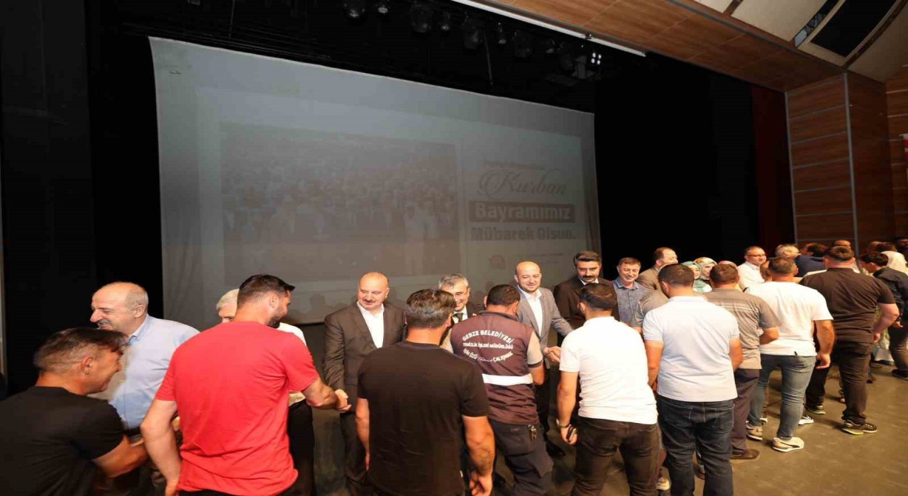 Başkan Büyükgöz, belediye personeliyle bayramlaştı