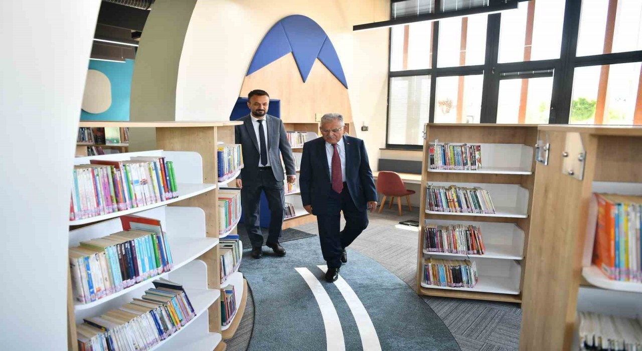 Başkan Büyükkılıç: Takdire şayan kütüphanemizi Kayserimize sunmuş bulunuyoruz