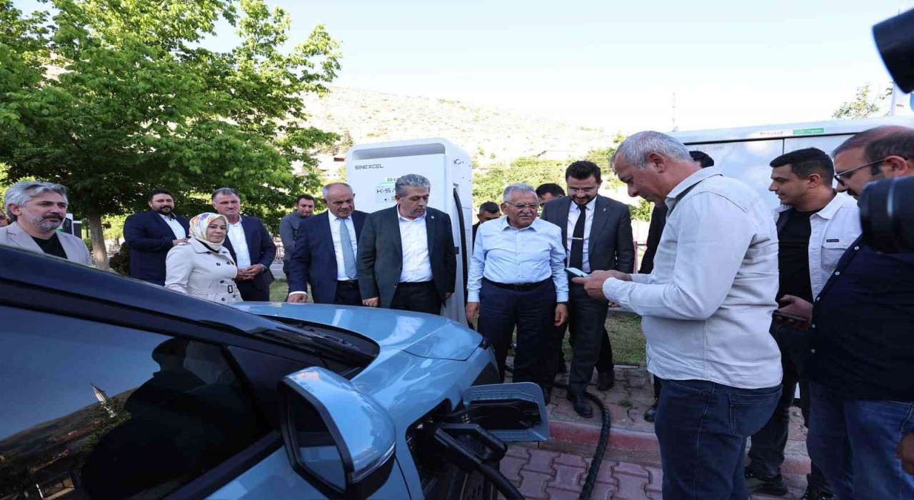 Başkan Büyükkılıçtan Yahyalıya temiz enerji yatırımı: K-Şarj elektrikli araç şarj istasyonu açıldı
