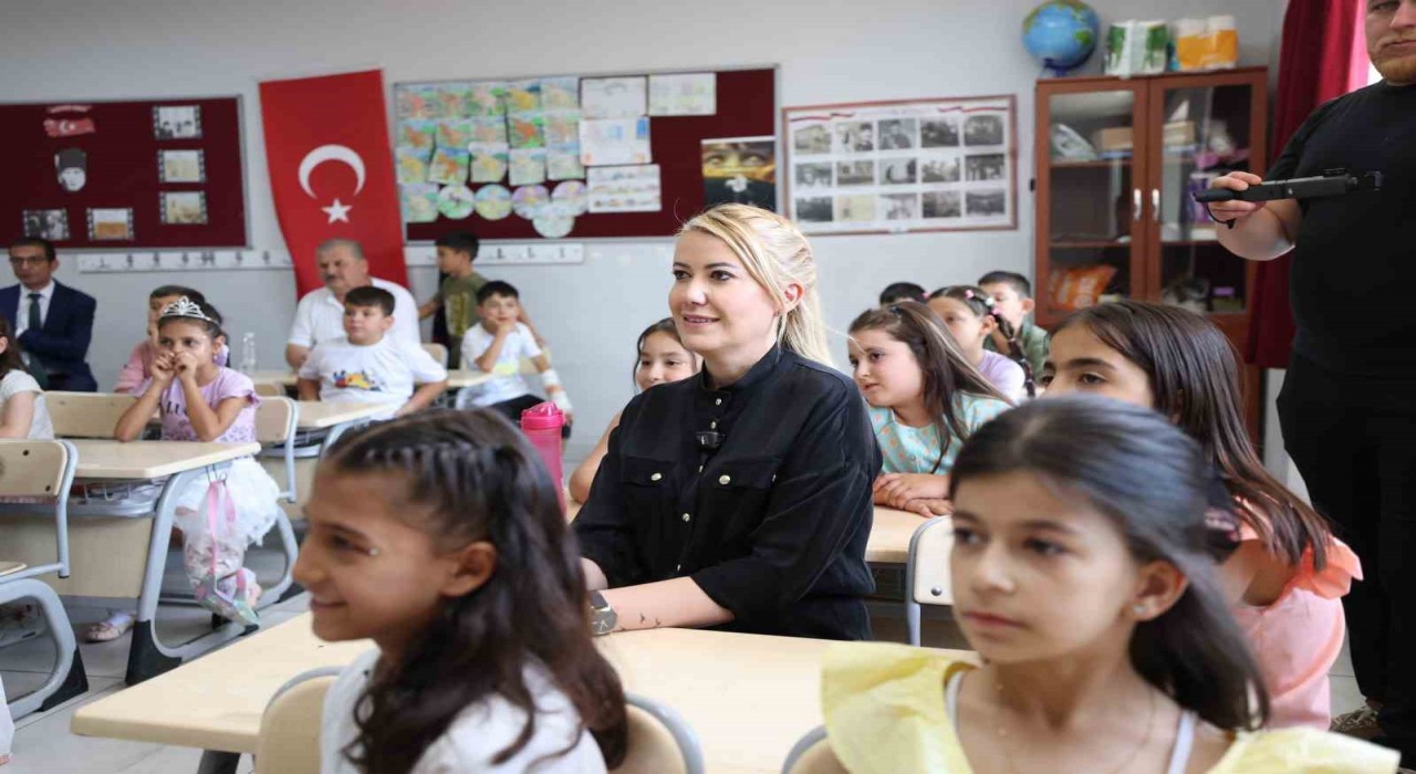 Başkan Doğan miniklerin karne gününde yalnız bırakmadı