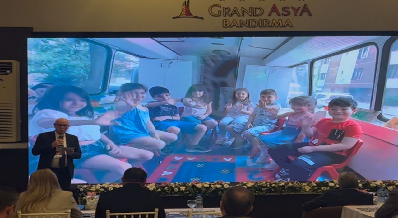 Başkan Kazım Kurt CHPli belediye başkanlarına Gezici Oyunevi ve Kreş projelerini anlattı