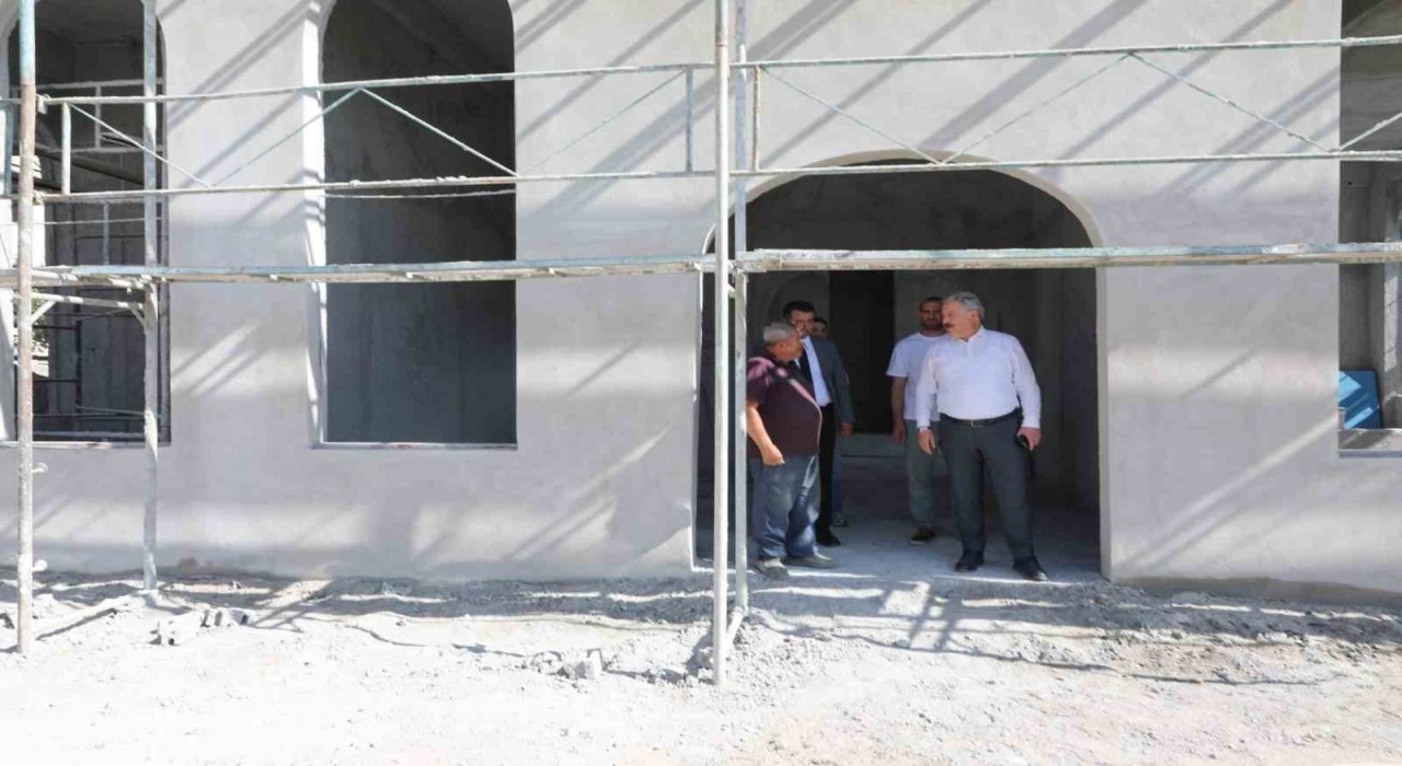 Başkan Palancıoğlundan yapımı devam eden Hayrat Camiinde inceleme