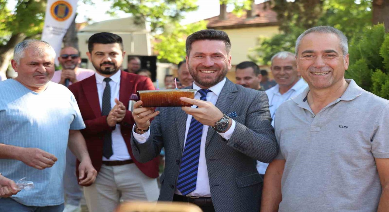 Başkan Tatıka kar helvalı sürpriz doğum günü kutlaması