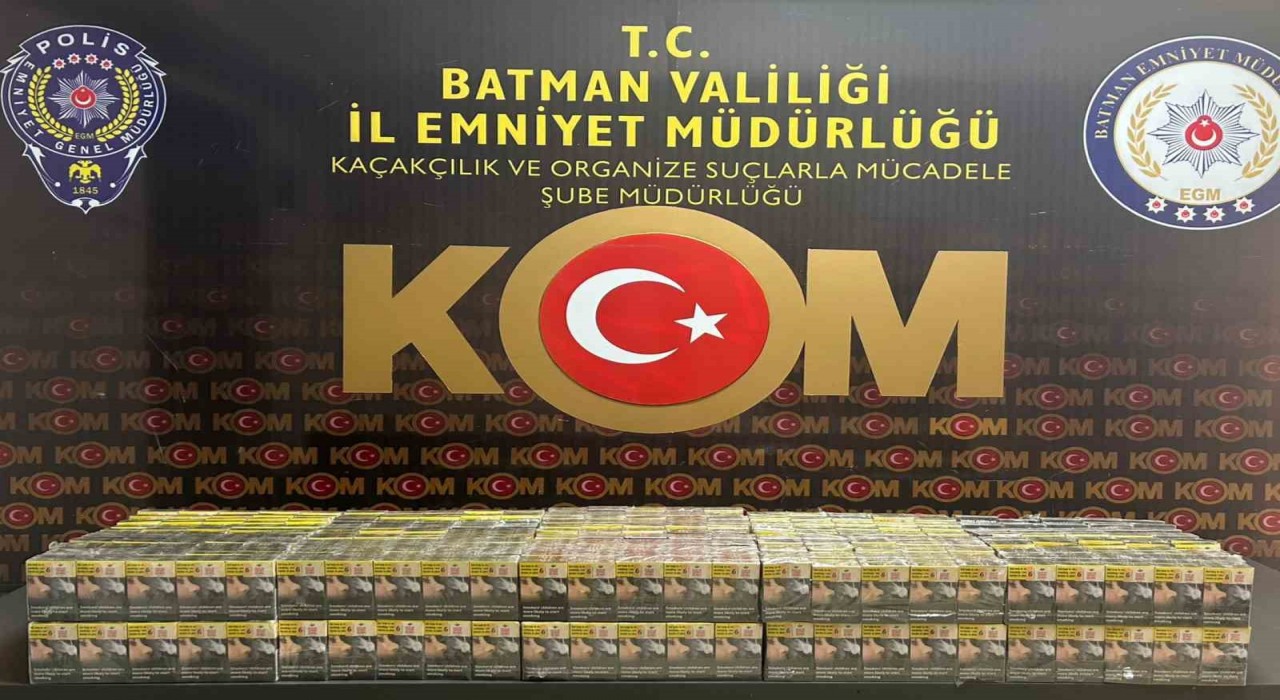 Batmanda bir otomobilde bin 300 paket kaçak sigara ele geçirildi