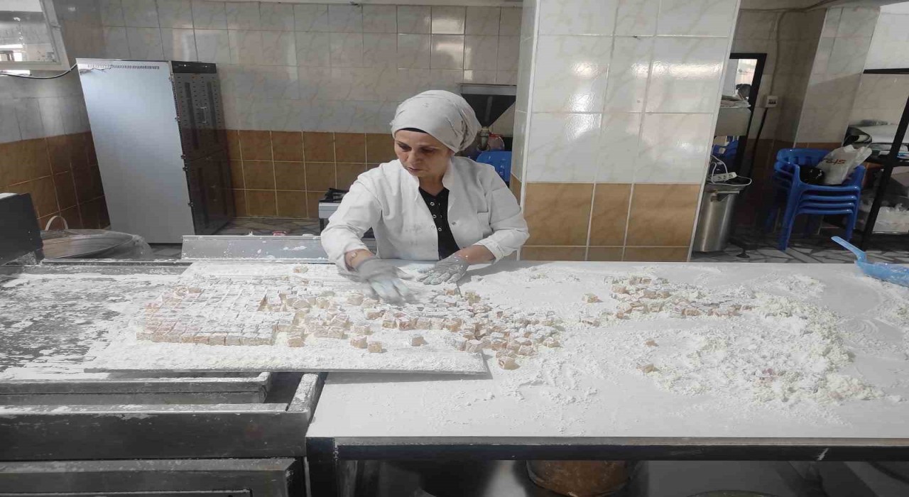 Batmanda girişimci kadınlar, organik çilek lokumu üretiyor