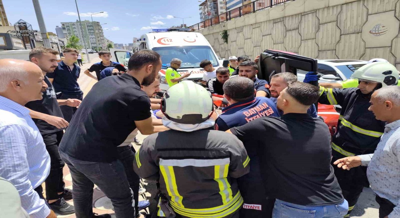 Batmanda kontrolden çıkan otomobil takla attı: 1 yaralı
