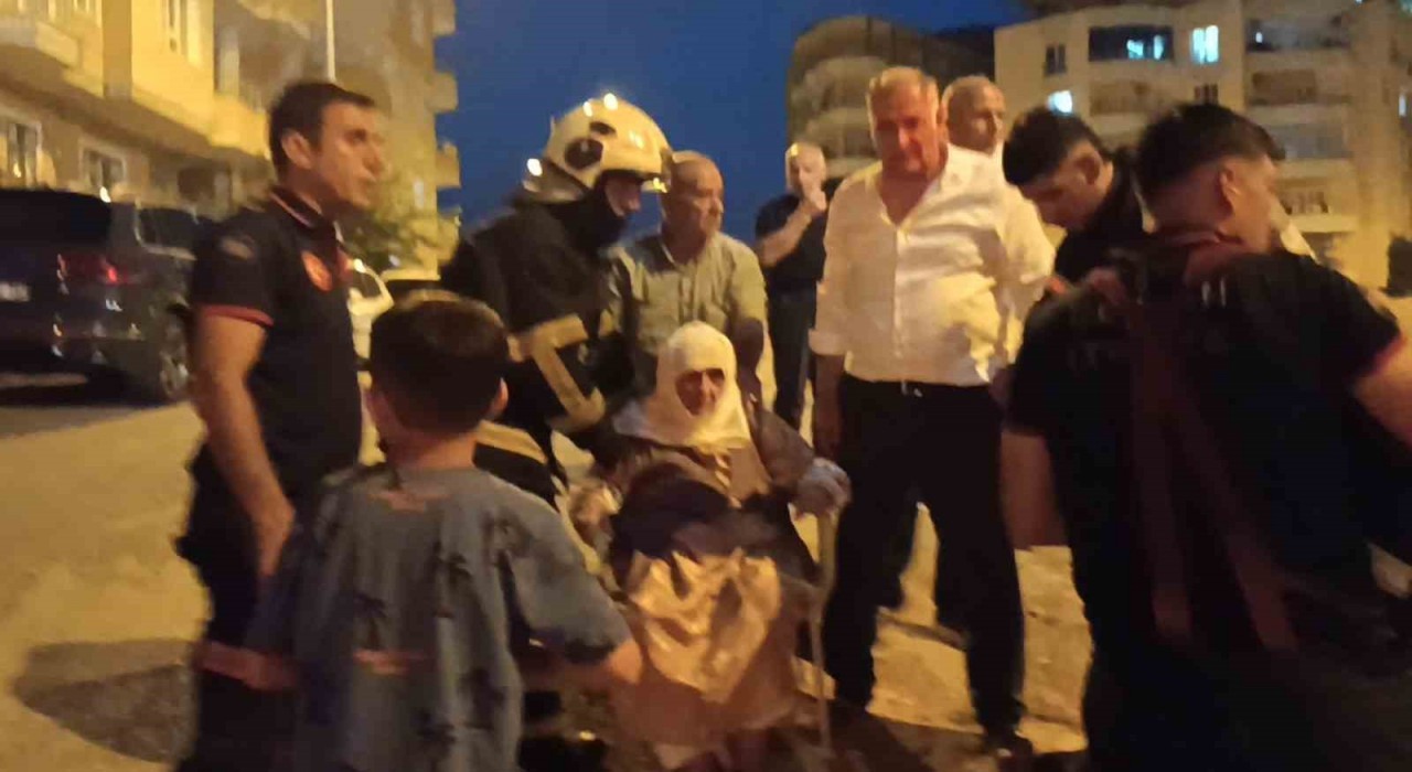 Batmanda market yangını paniğe neden oldu: 5 kişi kurtarıldı