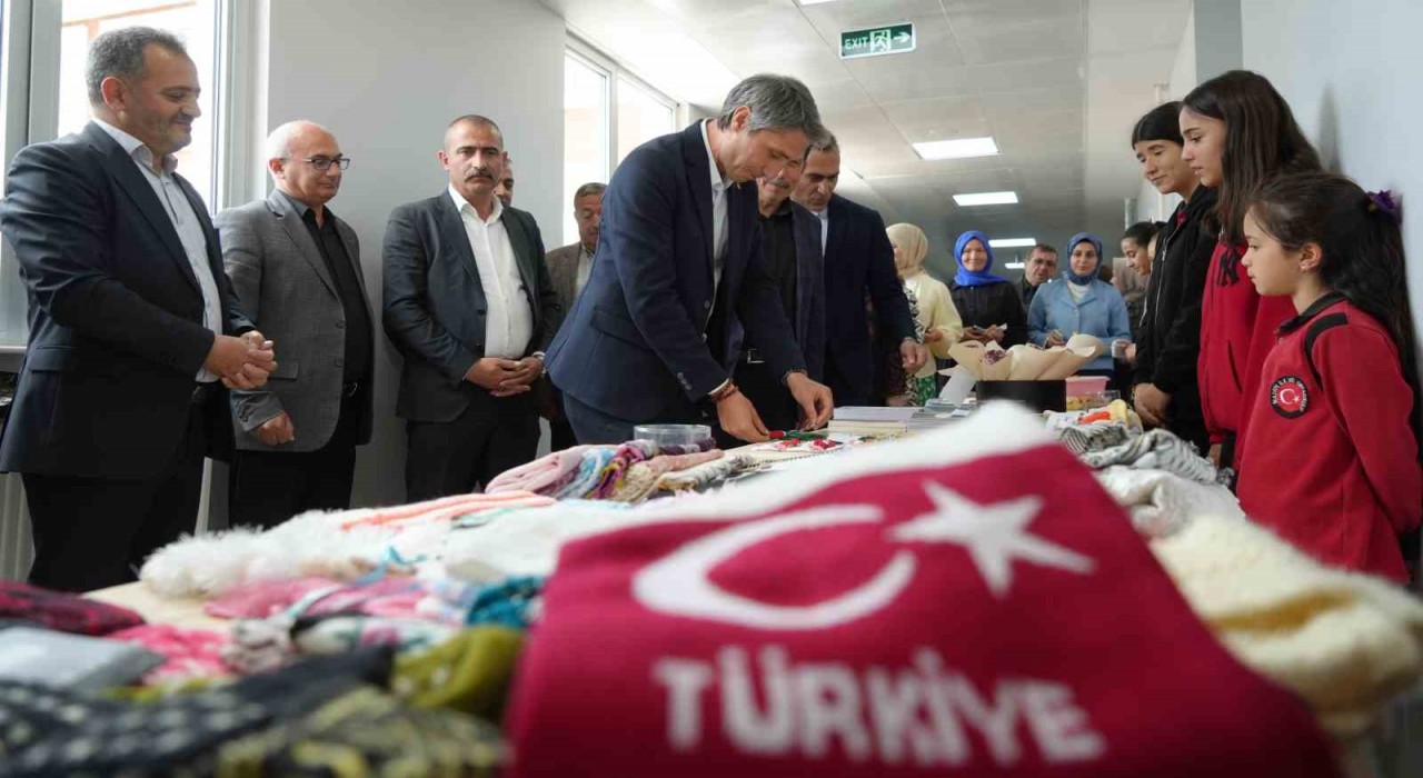 Bayburtlu öğrenciler düzenlendikleri hayır çarşısıyla Filistine destek oldular