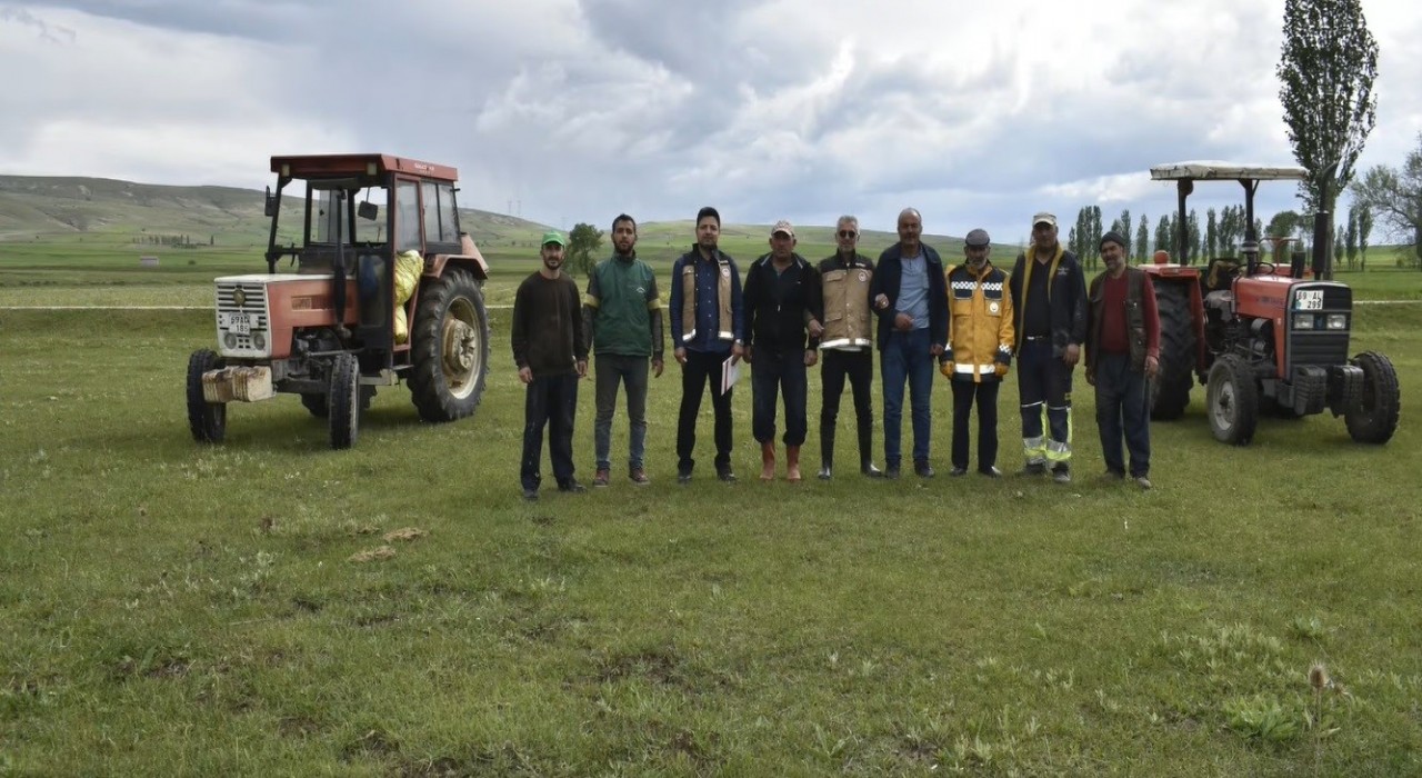 Bayburtta 185 dekar mera alanında gübreleme çalışması yapıldı