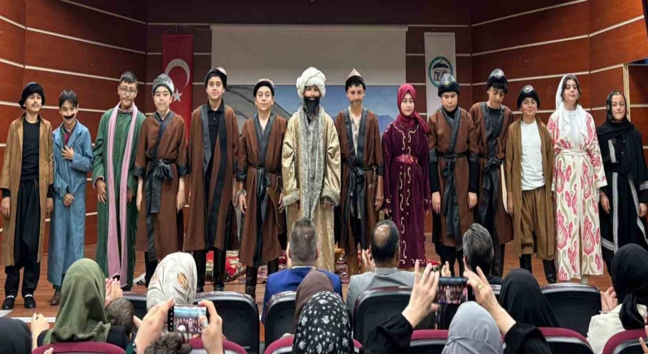 Bayburtta öğrenciler Dede Korkutun hikayelerini canlandırmaya devam ediyor