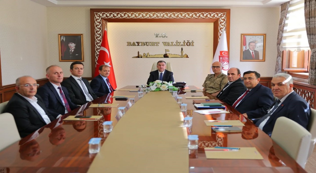 Bayburtta sahipsiz hayvanların korunmasına yönelik çalışmalar toplantıda değerlendirildi