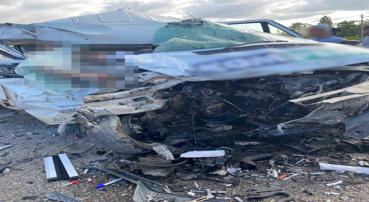 Bayburtta tır ile kamyonet çarpıştı: 1 ölü, 2 yaralı