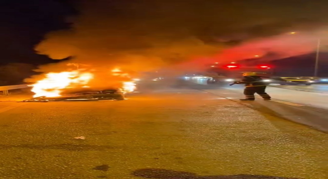 Bayram dönüşü otomobil alev alev yandı