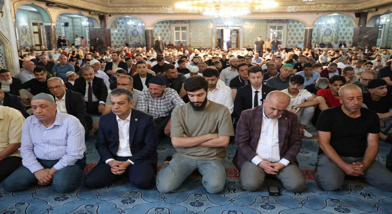 Bayram namazında camiler doldu