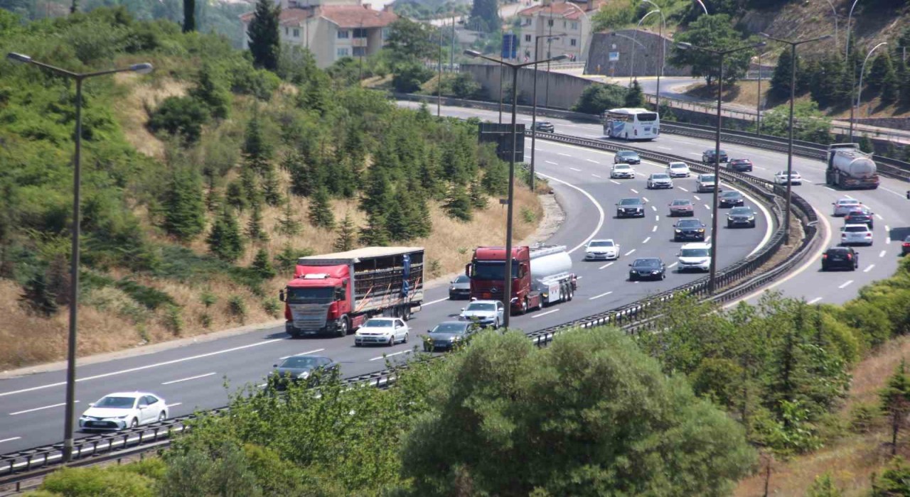 Bayram tatili dönüşünde Kocaelide trafik akıcı seyrediyor