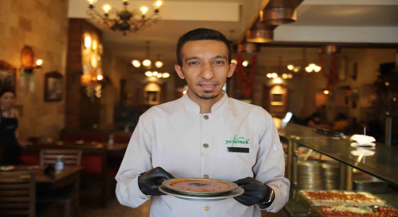 Bayramda sıcaklara rağmen Gazianteplilerin vazgeçilmez yemeği: Beyran