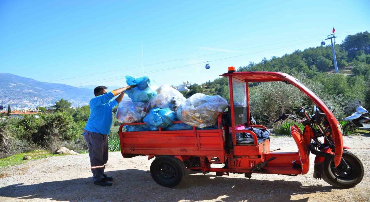 Bayramda tatilciler Alanyaya 5 bin ton atık bıraktı