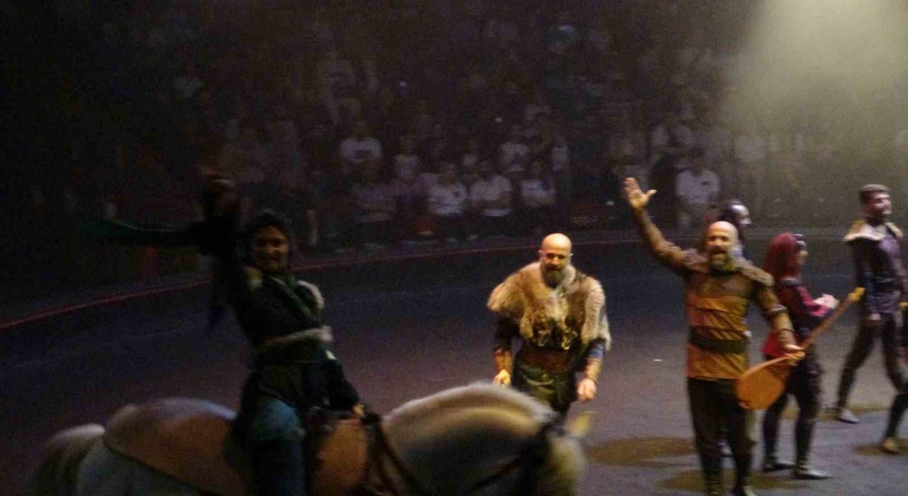 Bayramın 3üncü günü Kuruluş Osman dizisinin çekildiği film platosuna turist akını