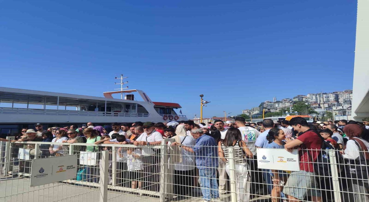 Bayramın son gününde Adalar İskelesinde yoğunluk oluştu
