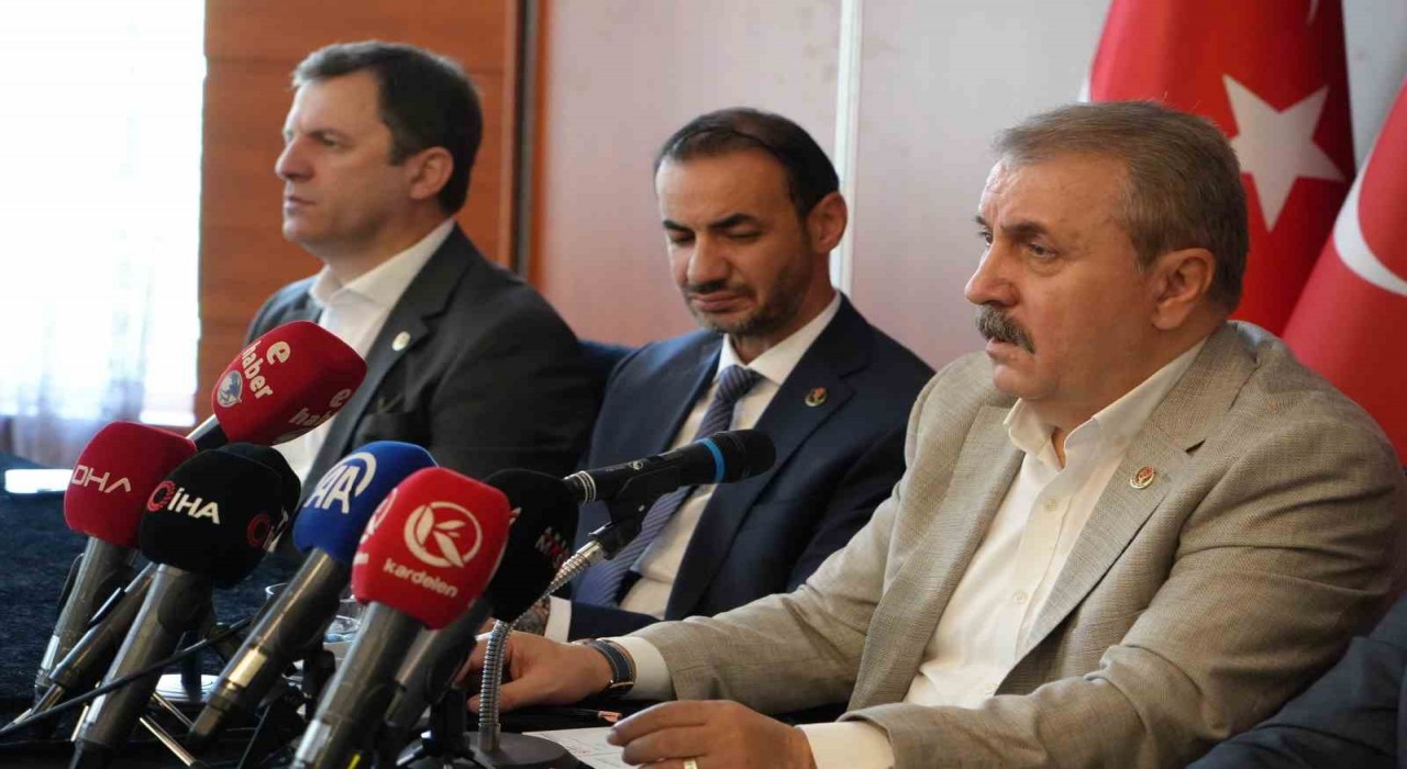BBP Genel Başkanı Mustafa Destici; Siyasi partilerin kurultaylarıyla ilgili kararı ilçe seçim kurulu verir, Yüksek Seçim Kurulu onaylar