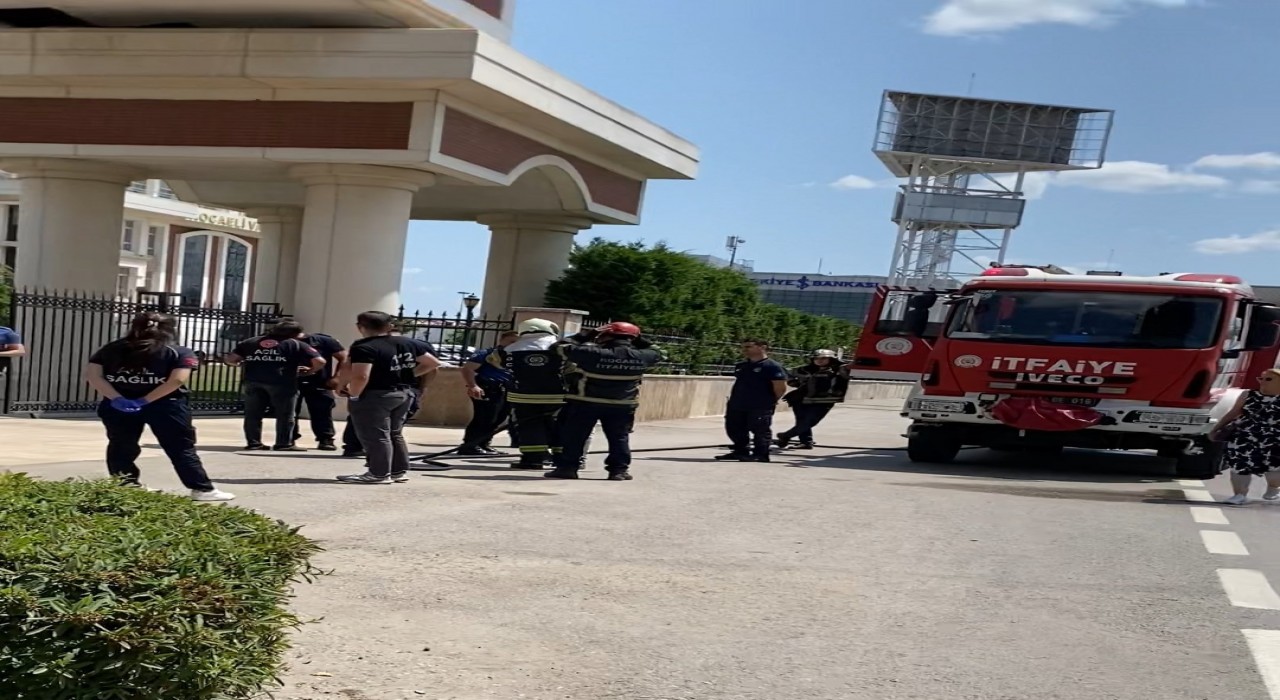 Benzinli intihar teşebbüsünü ekipler engelledi